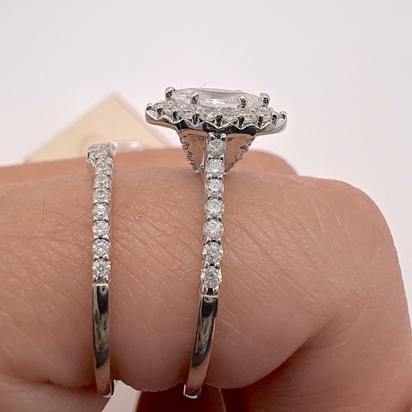 Lab Marquise cut bridal ring set in 1.5 carat total weight - Picture 3 of 9